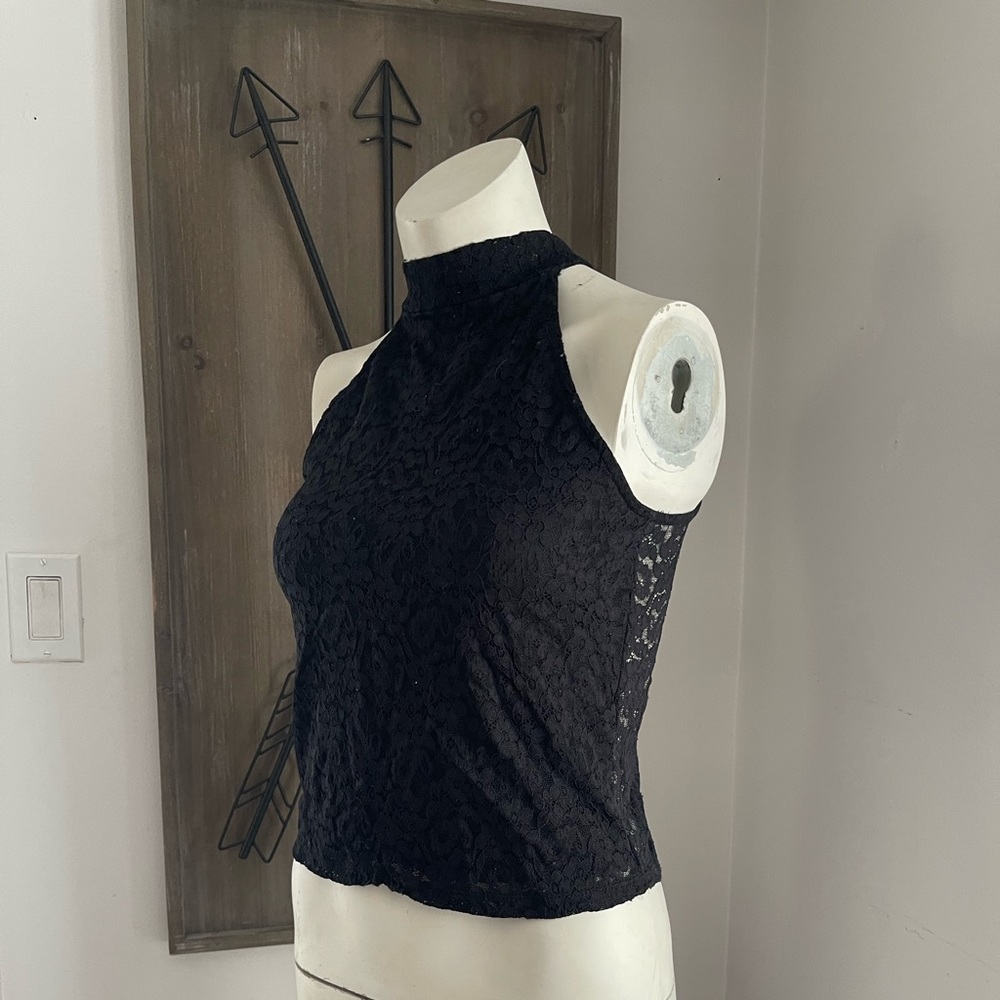 Streetwear Society Sleeveless Mock-neck Lace Top Size Medium